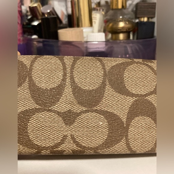 Coach sunglasses NWOT with hardcase - Picture 10 of 12